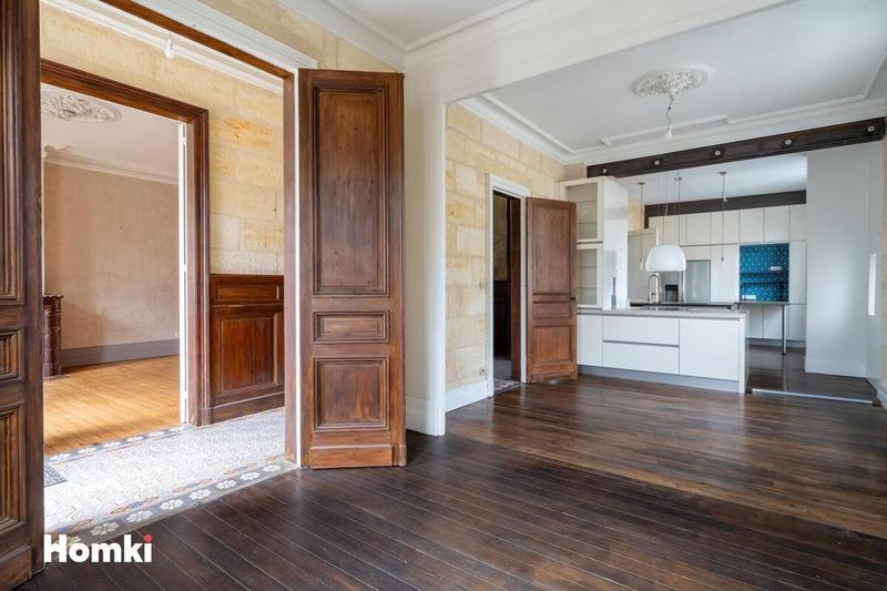 Maison - 270 m² - 8 pièces