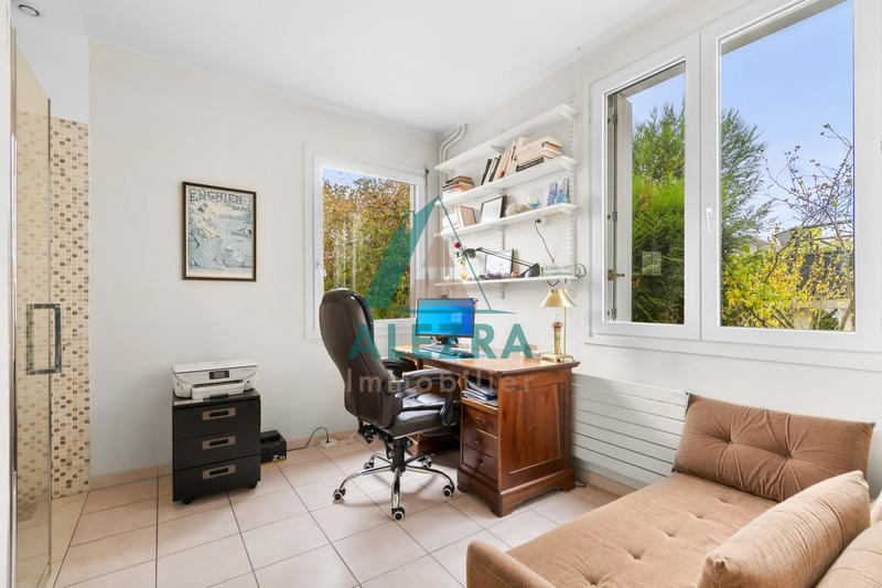 Maison - 180 m² - 7 pièces