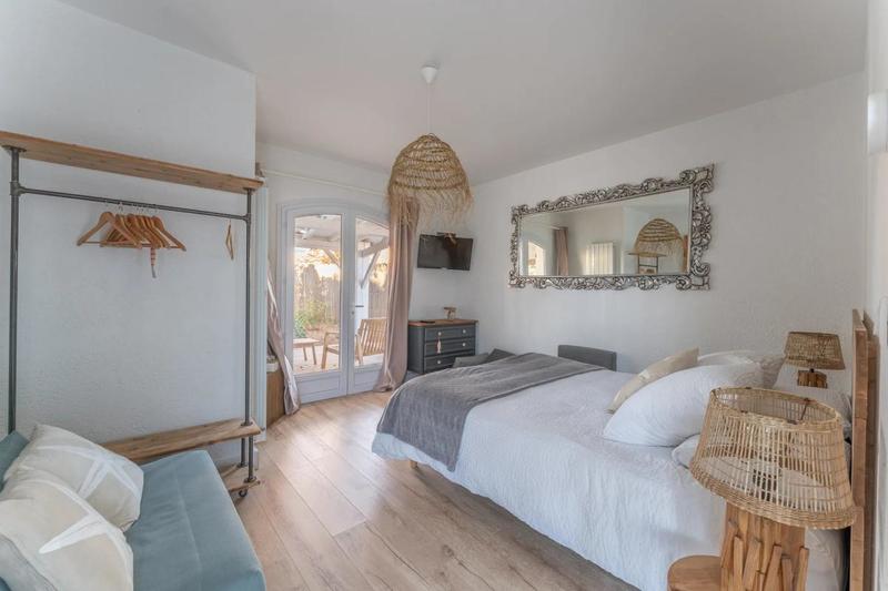 Maison - 233 m² - 9 pièces