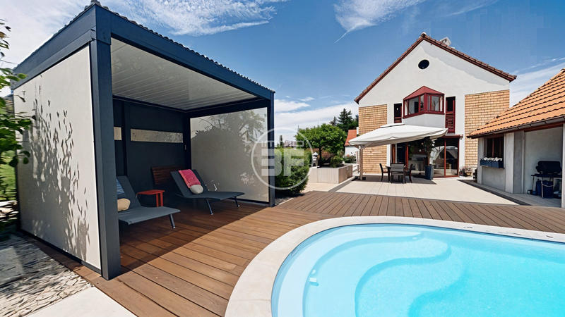 Maison - 196 m² - 7 pièces