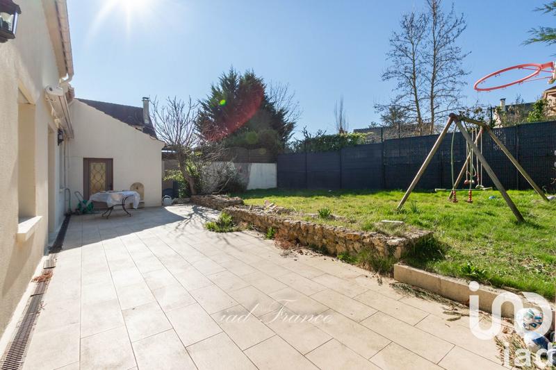 Maison - 230 m² - 8 pièces