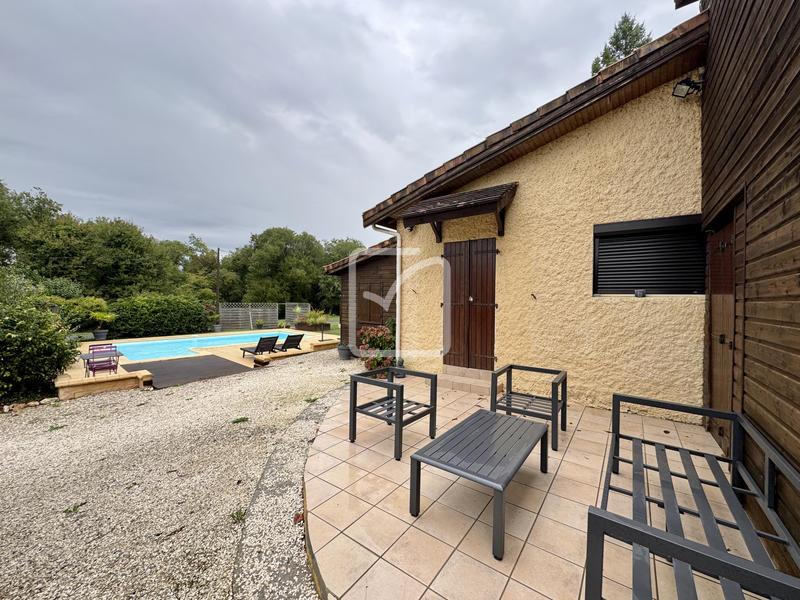 Maison - 230 m² - 12 pièces