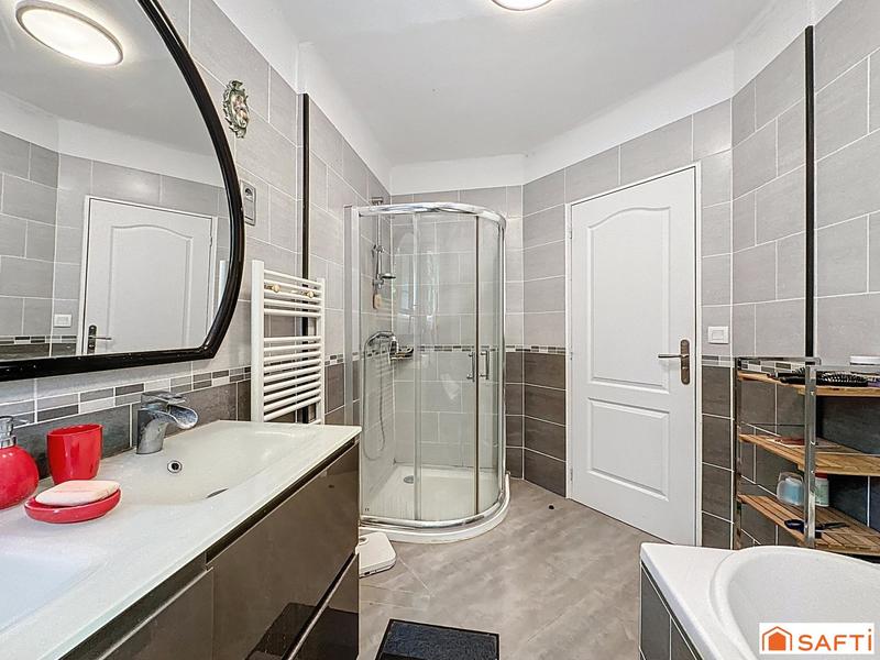 Maison - 240 m² - 7 pièces