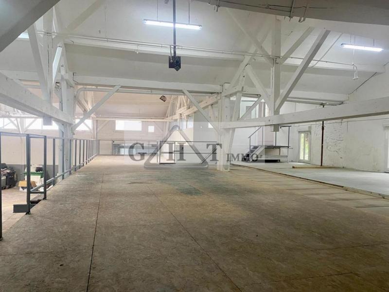 Entrepôt - 874 m²