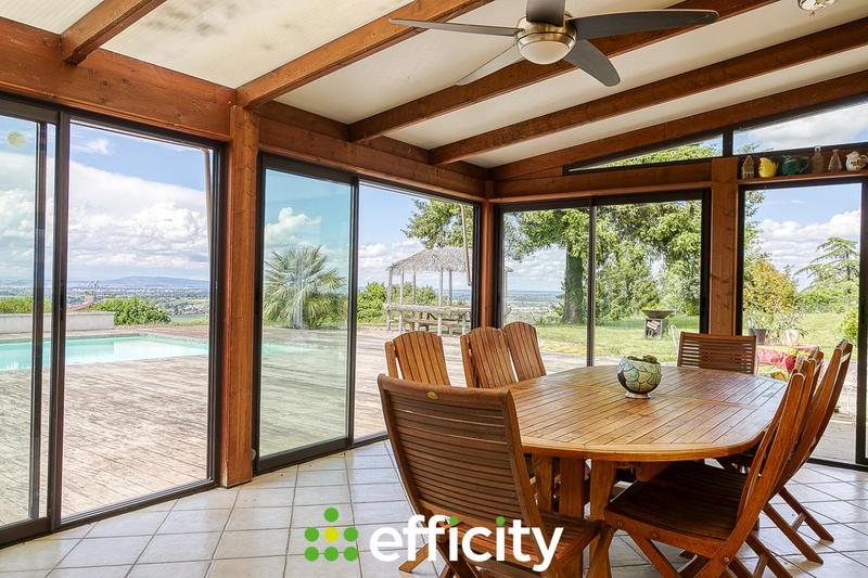 Villa - 244 m² - 6 pièces