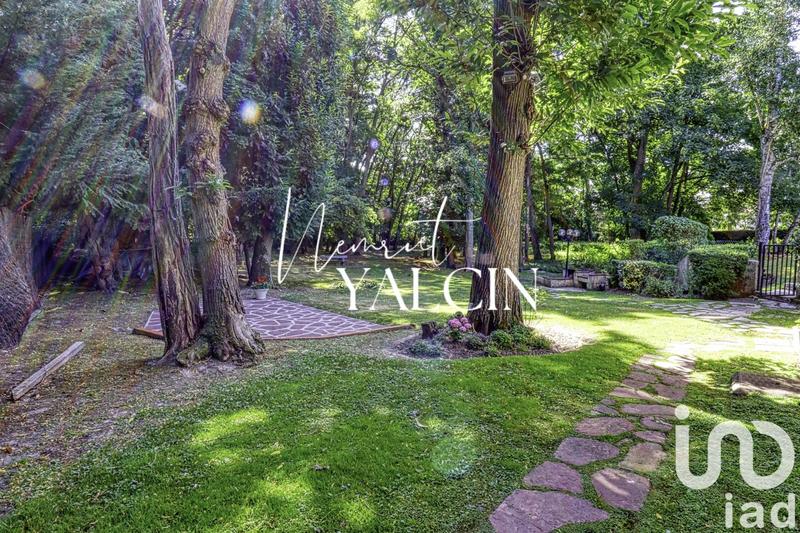 Maison - 233 m² - 8 pièces