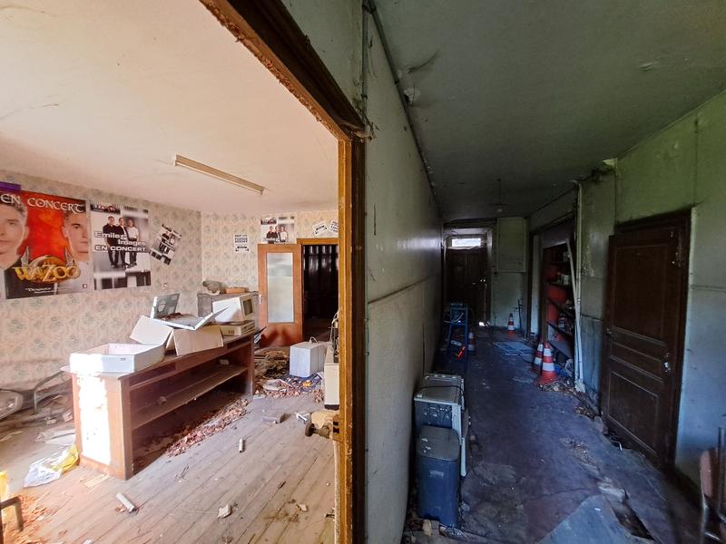 Maison - 300 m² - 4 pièces