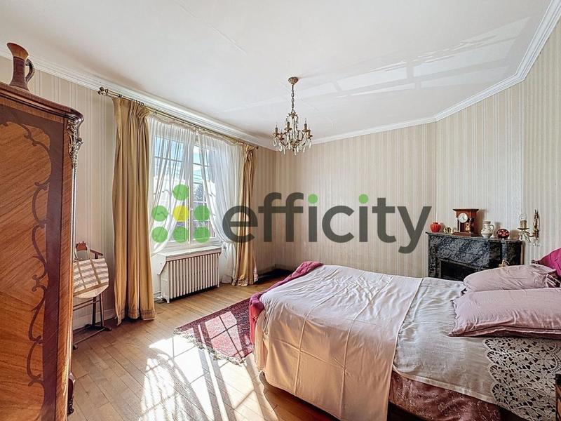 Chaumière - 214 m² - 9 pièces