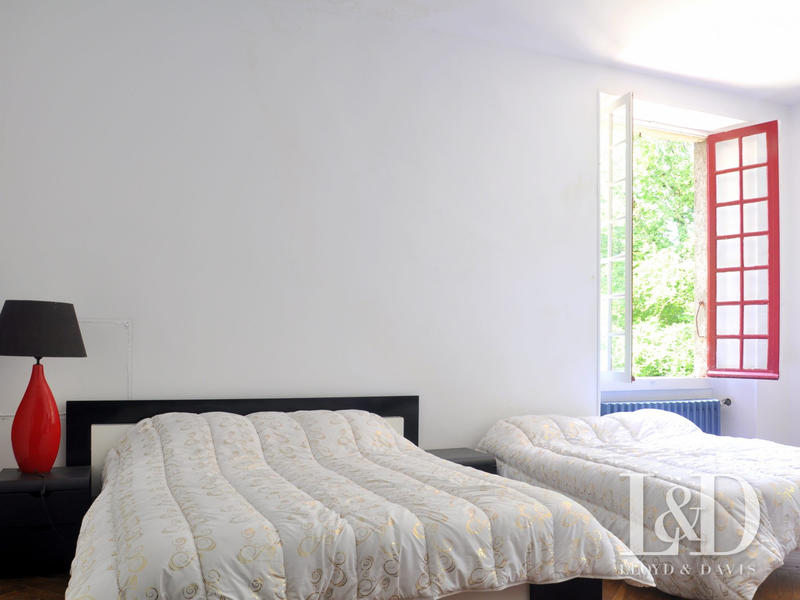 Maison - 660 m² - 25 pièces