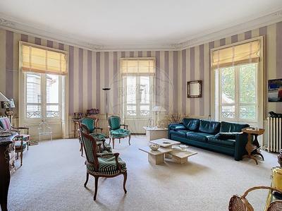 Appartement - 265 m² - 8 pièces