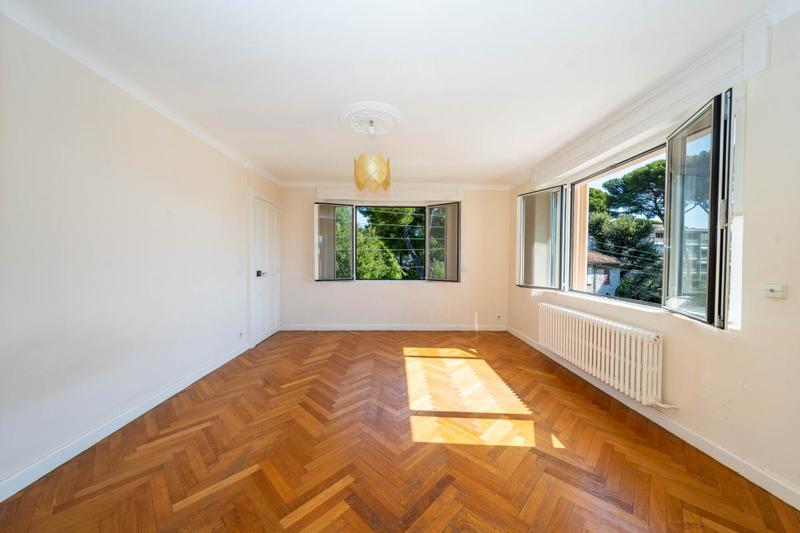 Maison - 201 m² - 7 pièces