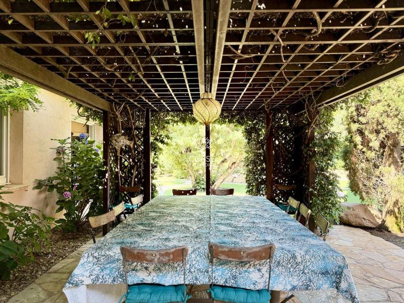 Propriété - 242 m² - 7 pièces