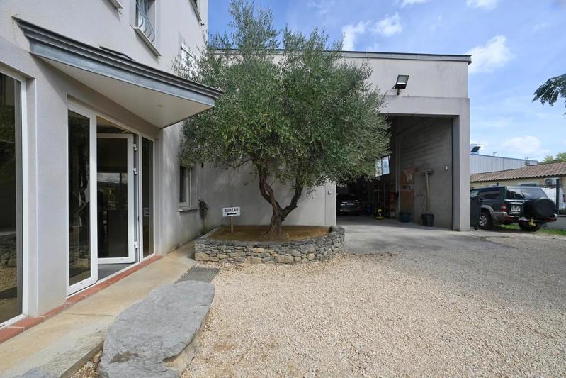 Propriété - 520 m² - 8 pièces