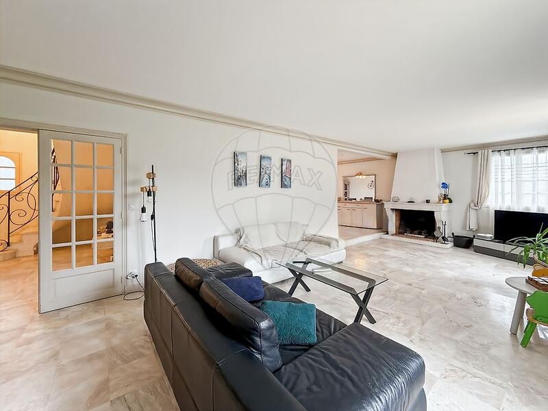 Maison - 214 m² - 8 pièces