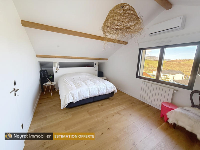 Maison - 214 m² - 6 pièces