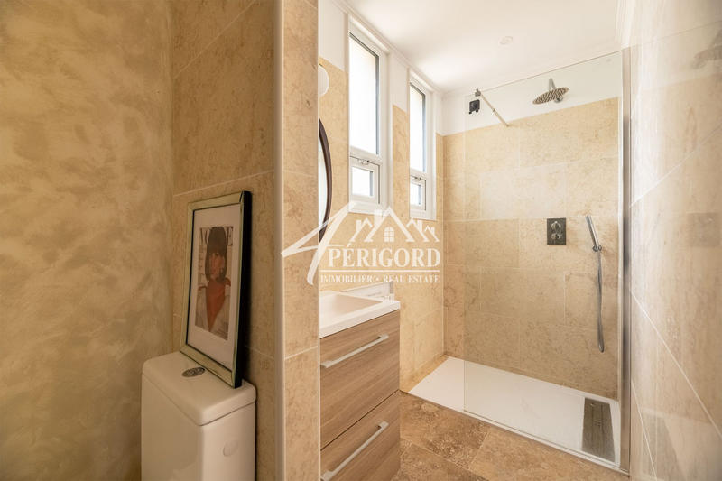 Maison traditionnelle - 227 m² - 10 pièces