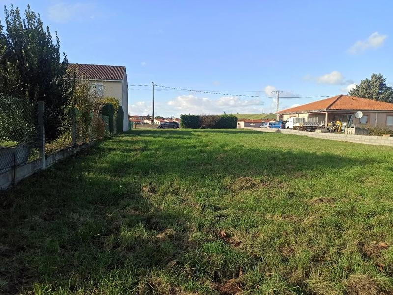 Terrain constructible - 877 m²