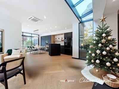 Maison - 250 m² - 10 pièces