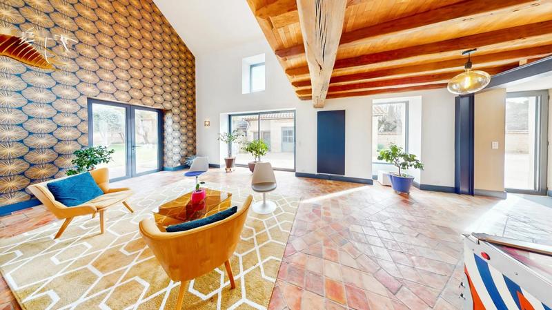 Propriété - 291 m² - 9 pièces