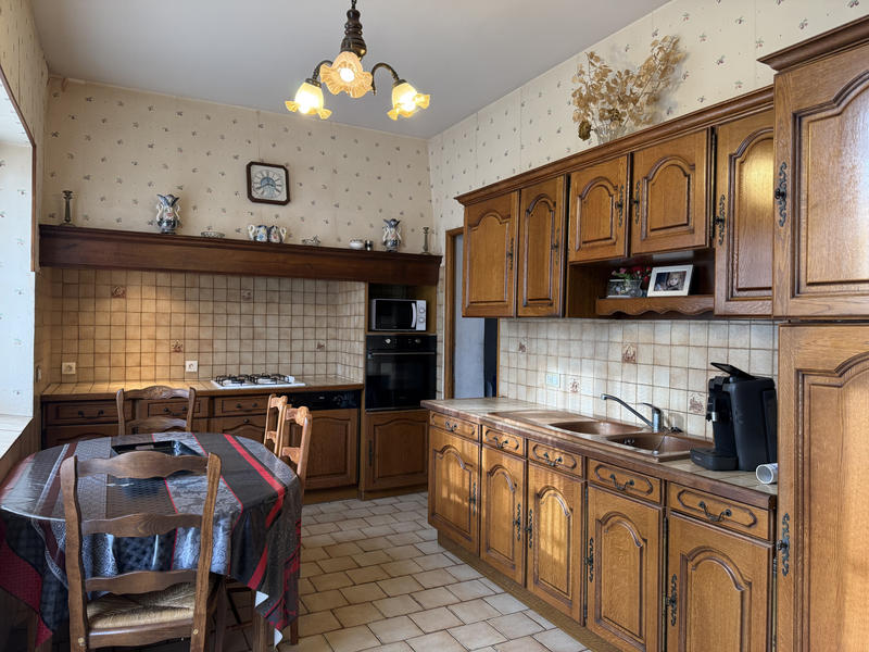 Maison - 217 m² - 9 pièces