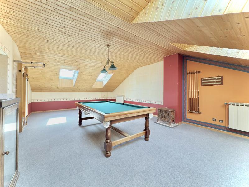 Maison - 323 m² - 11 pièces