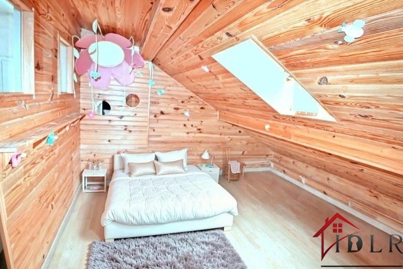 Maison - 179 m² - 9 pièces