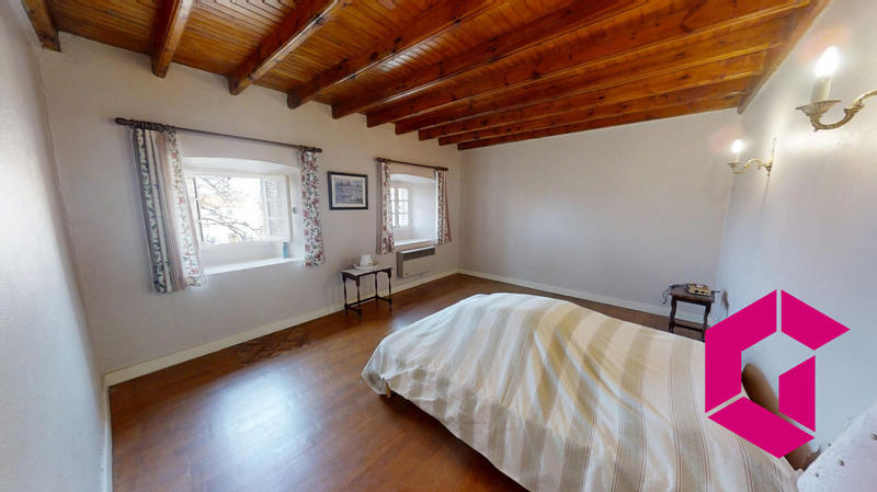 Maison - 180 m² - 7 pièces