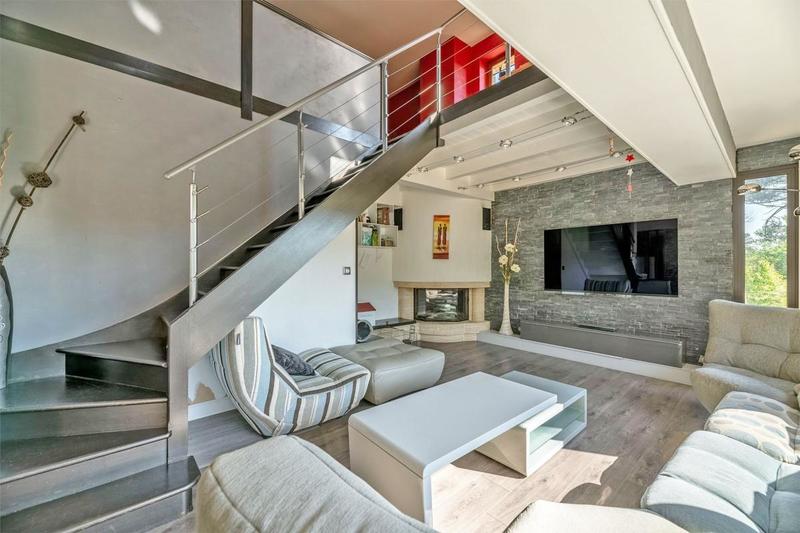 Maison - 340 m² - 11 pièces