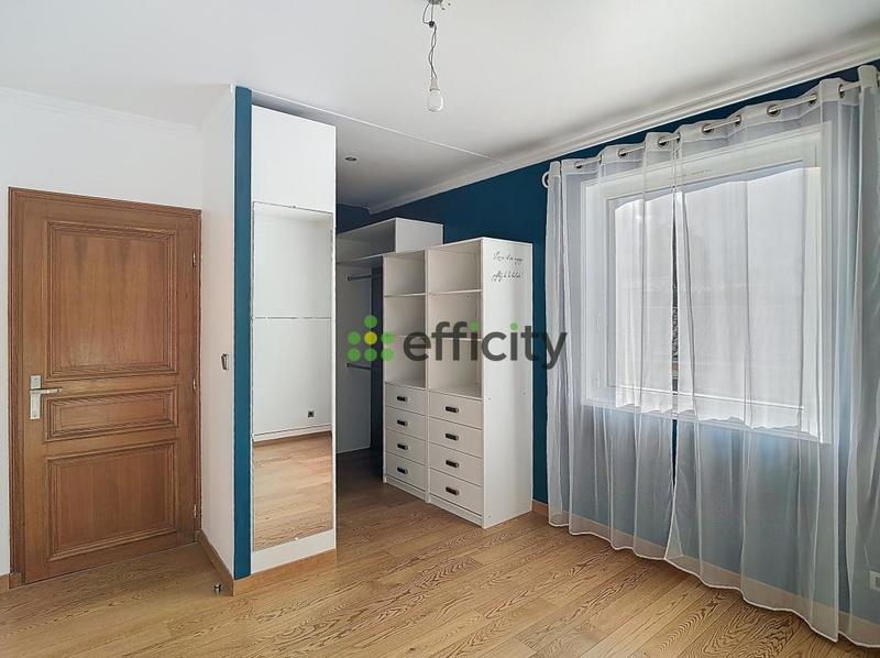 Maison - 205 m² - 8 pièces