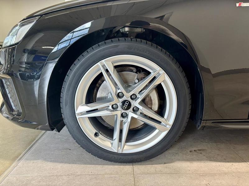 Audi quattro A4 V phase 3 2.0 40 204 Avant Sport Cuir