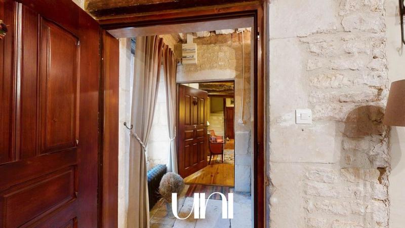 Maison - 341 m² - 10 pièces