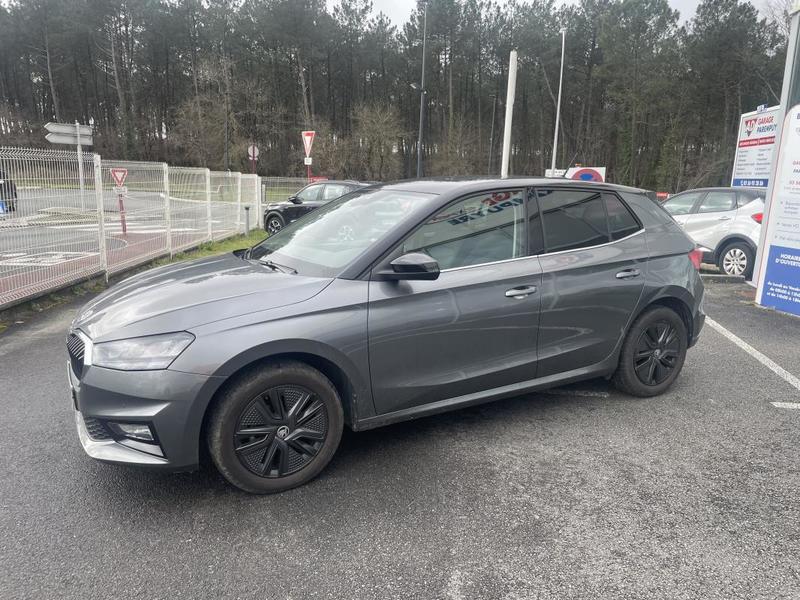 Skoda Fabia Tsi 95 Faible kilomètrage - Garantie Constructeur Disponible de suite Idem Polo, Ibiza Clio 208 Yaris