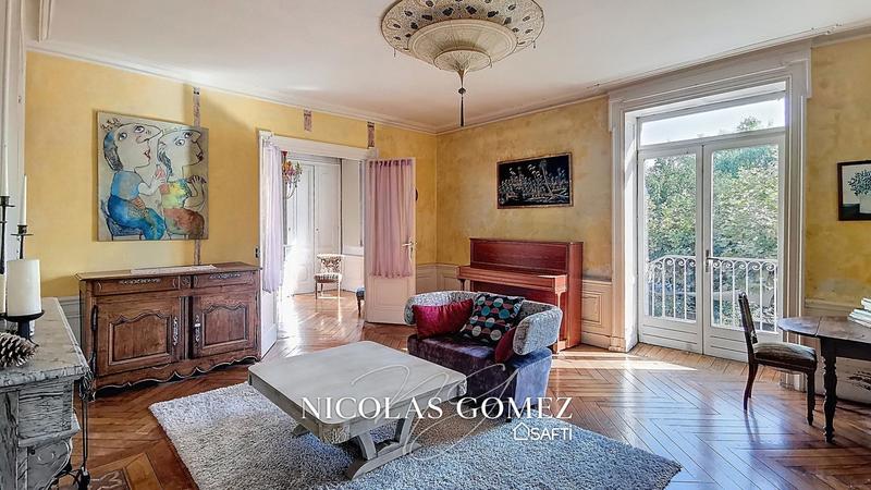 Maison de maîtres - 252 m² - 8 pièces