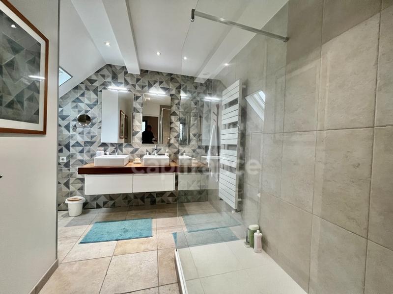 Appartement - 152 m² - 7 pièces