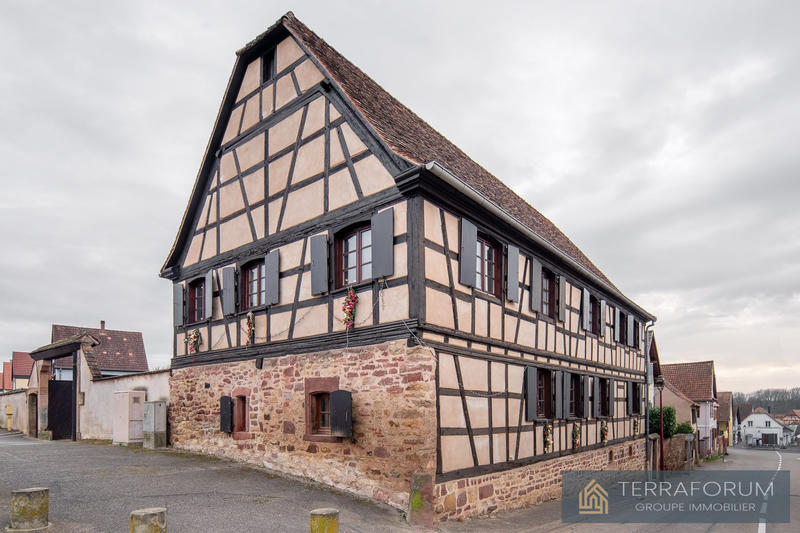 Maison ancienne - 223 m² - 8 pièces