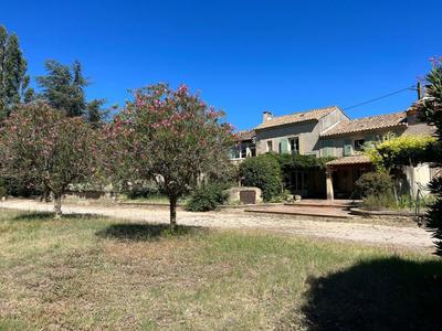 Maison - 230 m² - 6 pièces