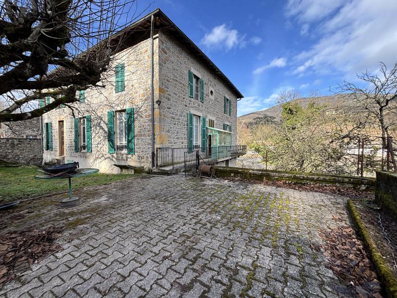 Maison ancienne - 186 m² - 6 pièces