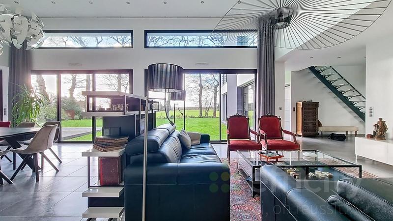 Pavillon - 281 m² - 8 pièces