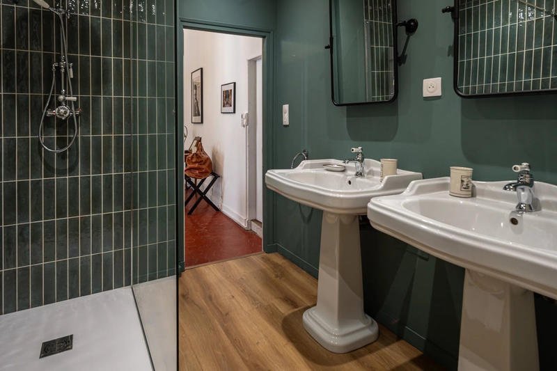 Maison - 520 m² - 8 pièces