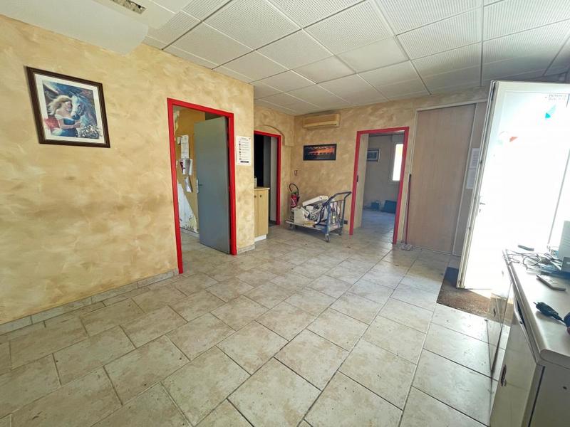 Maison - 490 m² - 4 pièces
