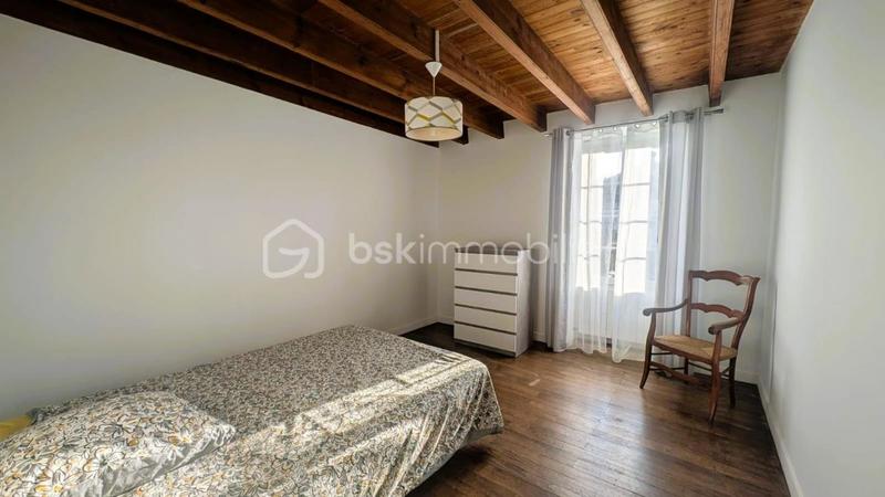 Maison en pierre - 197 m² - 9 pièces