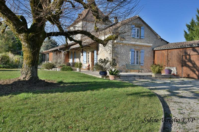 Maison - 207 m² - 6 pièces