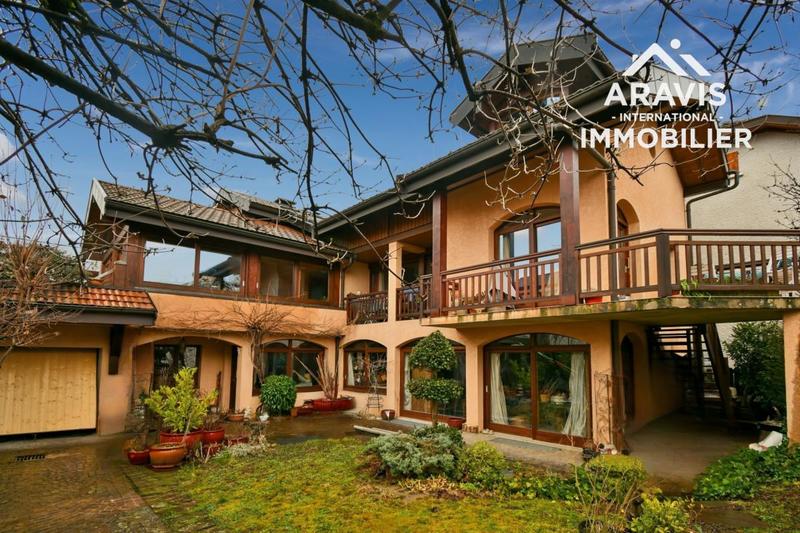 Maison - 266 m² - 8 pièces