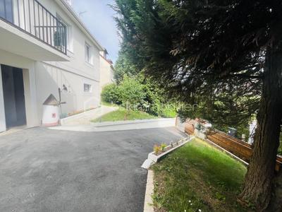 Maison traditionnelle - 132 m² - 5 pièces