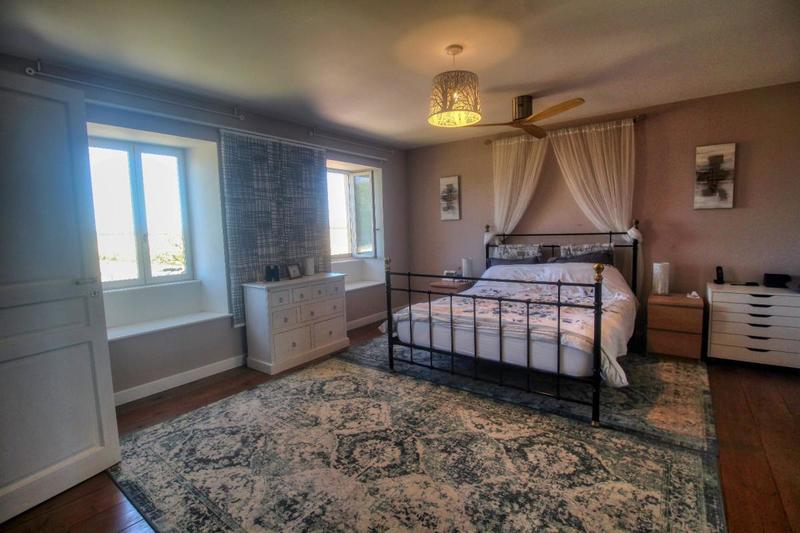 Propriété - 256 m² - 6 pièces