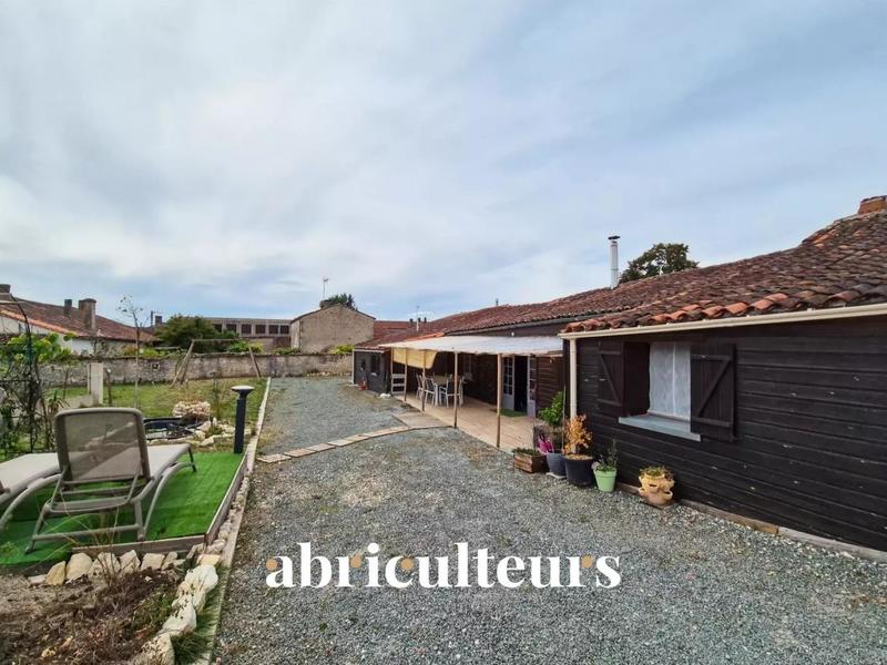 Maison - 230 m² - 6 pièces