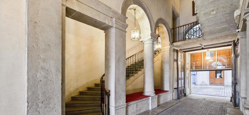 Appartement - 184 m² - 6 pièces