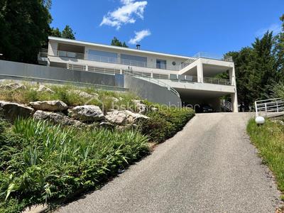 Maison - 335 m² - 8 pièces