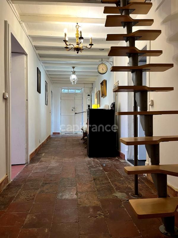 Propriété - 220 m² - 7 pièces