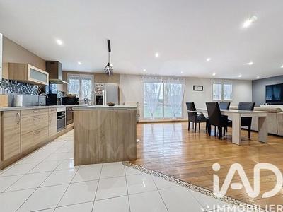 Appartement - 98 m² - 4 pièces